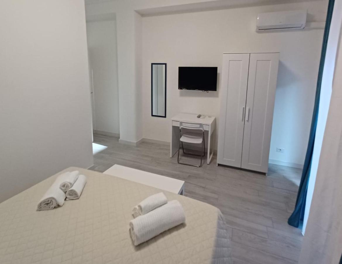 La Stazione 92 Bed & Breakfast คาตาเนีย ภายนอก รูปภาพ