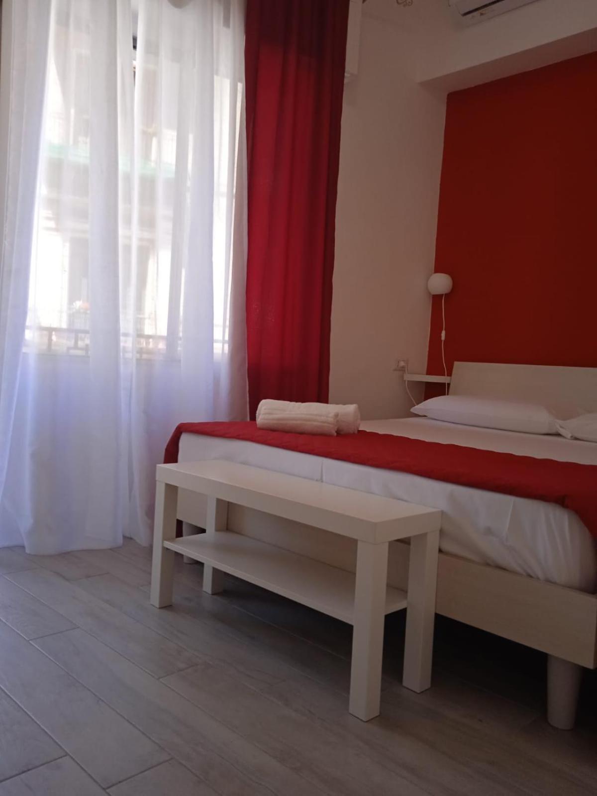 La Stazione 92 Bed & Breakfast คาตาเนีย ภายนอก รูปภาพ